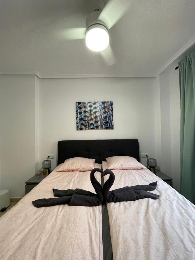 Three Bedroom Apartment With Pool In Torrevieja Exterior foto